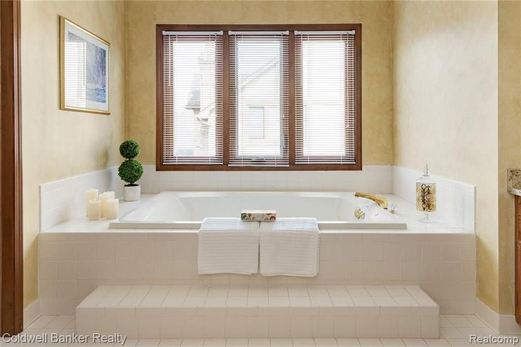 3736 Newcastle Drive Rochester Hills, MI 48306 - Photo 19 of 40