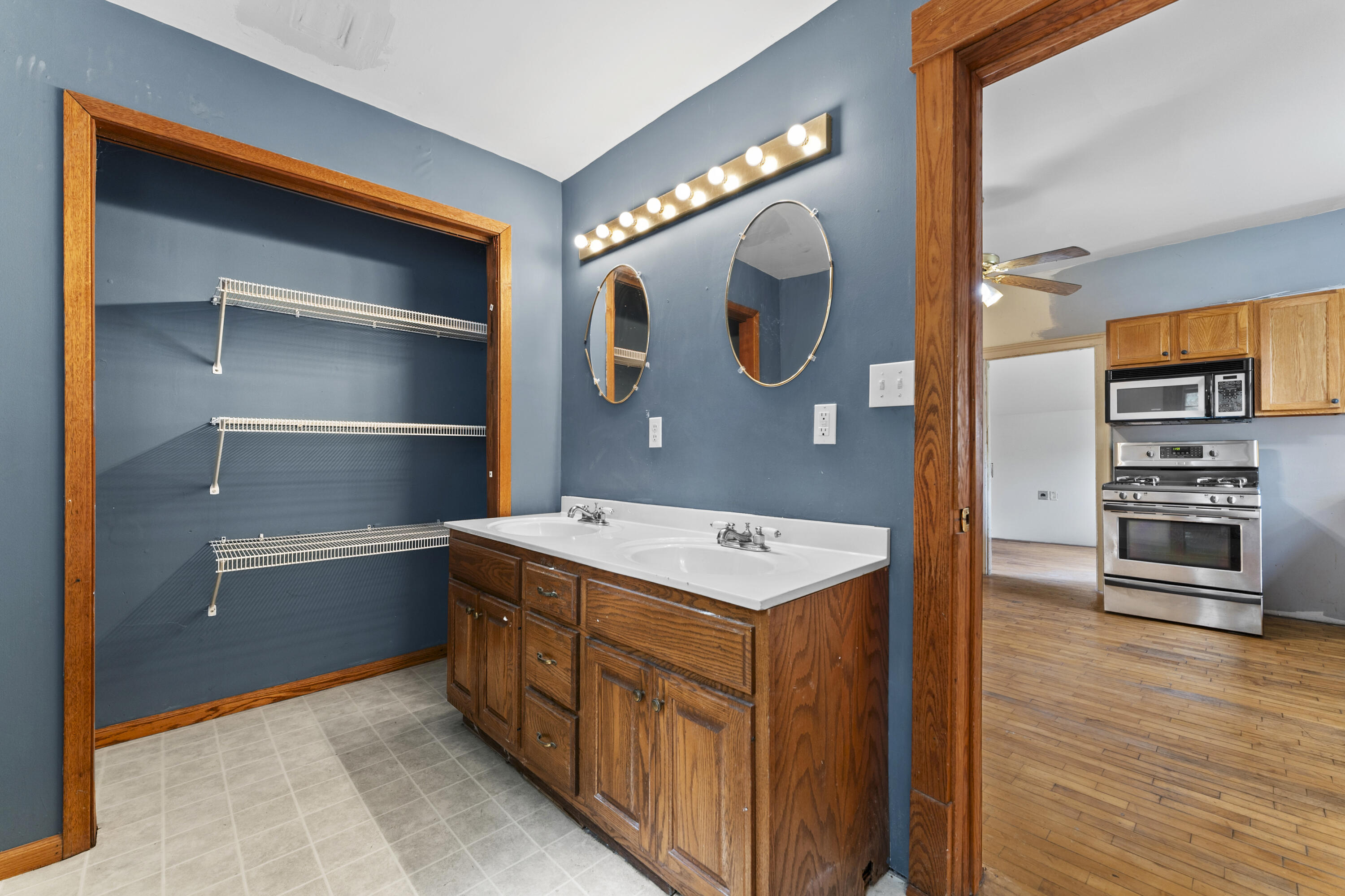 1016 East Vine Street Appleton, WI 54911 - Photo 13 of 46 034-1016EastVineStreet-Appleton-WI-54911