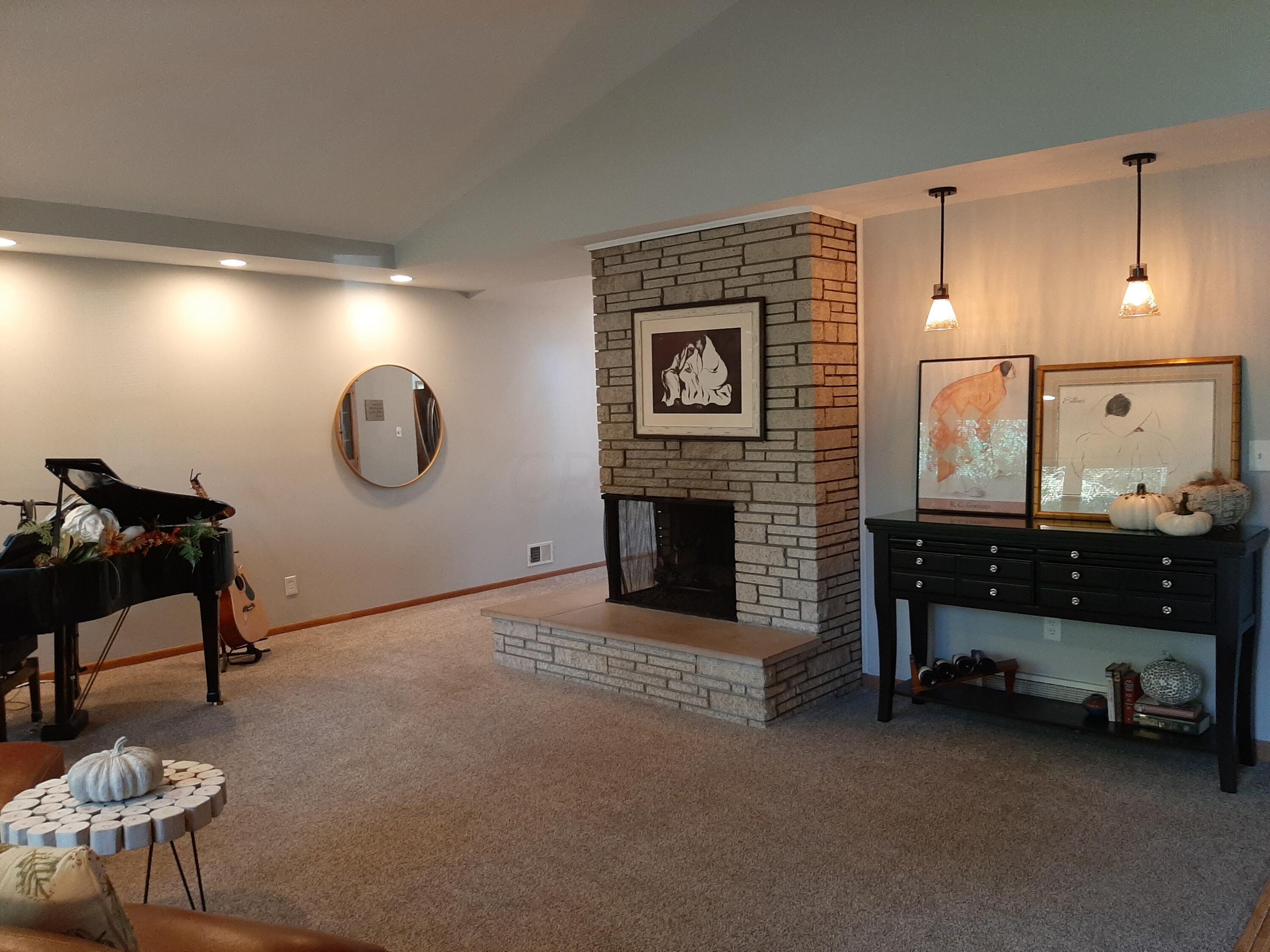 2069 Chardon Road Columbus, OH 43220 - Photo 6 of 25 20221010_165511