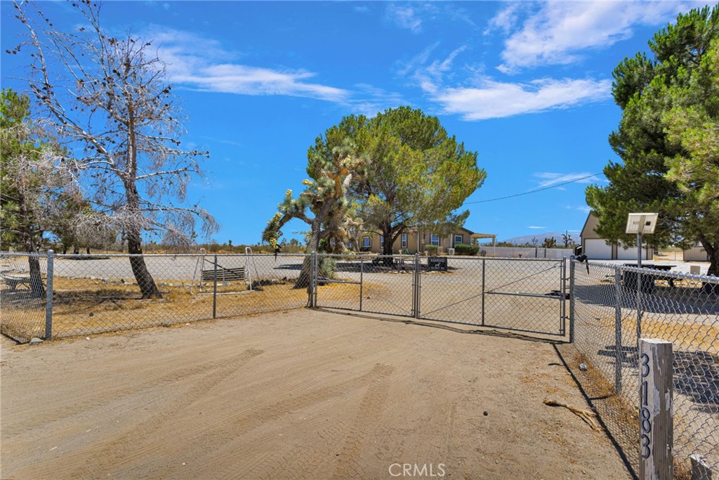 3183 Mcmillen Road Phelan, CA 92371 - Photo 5 of 64