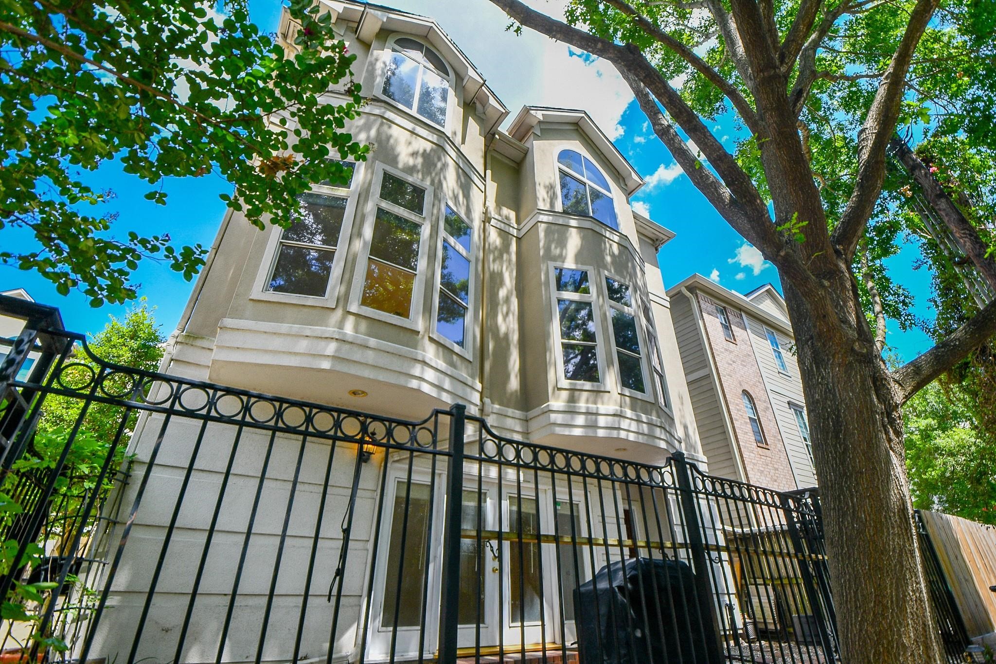 1025 Marconi Street Houston, TX 77019 - Photo 19 of 19 a view of a multi story building