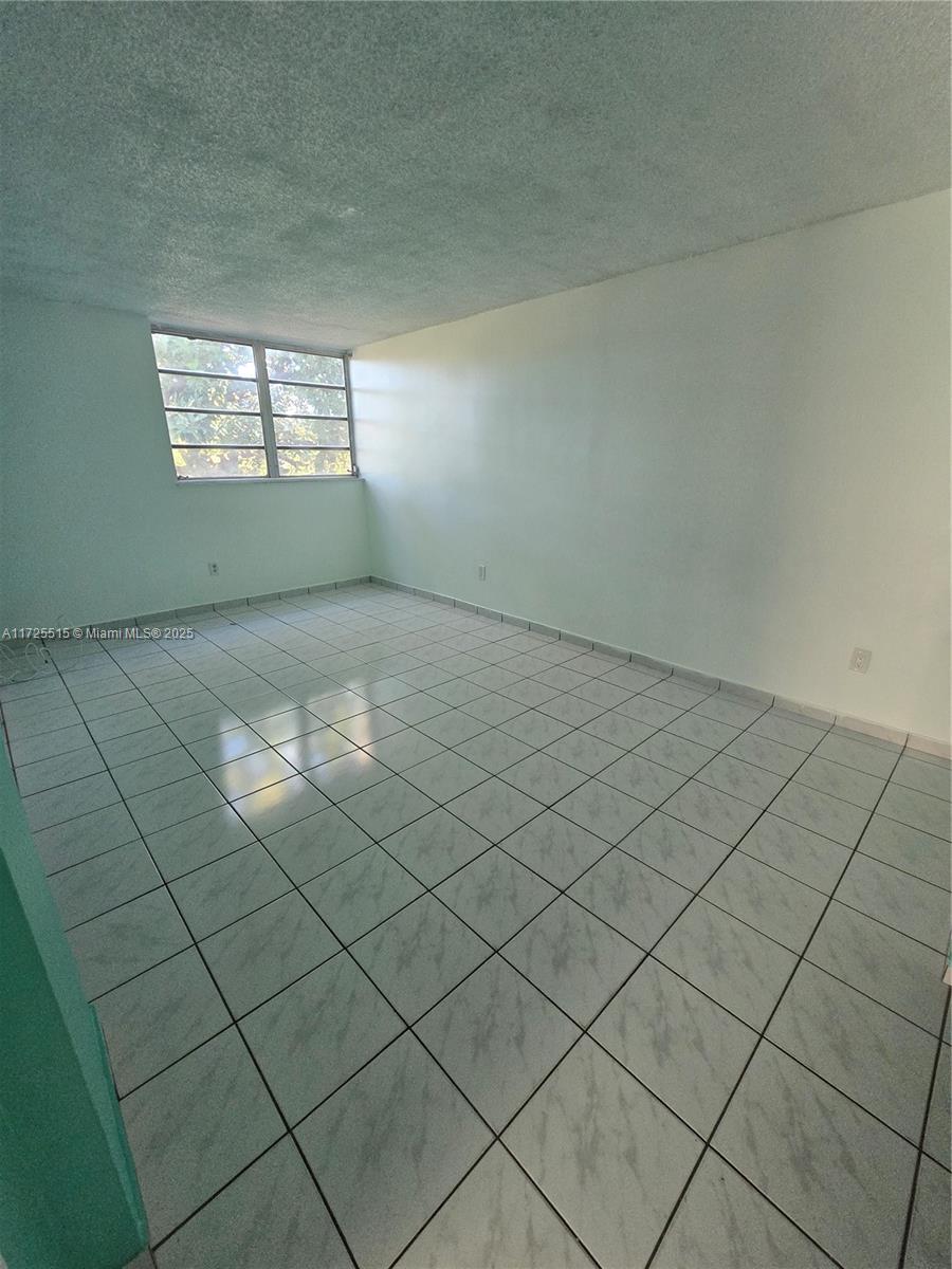 Fountainebleau Miami, FL 33172 - Photo 14 of 28 a view of empty room