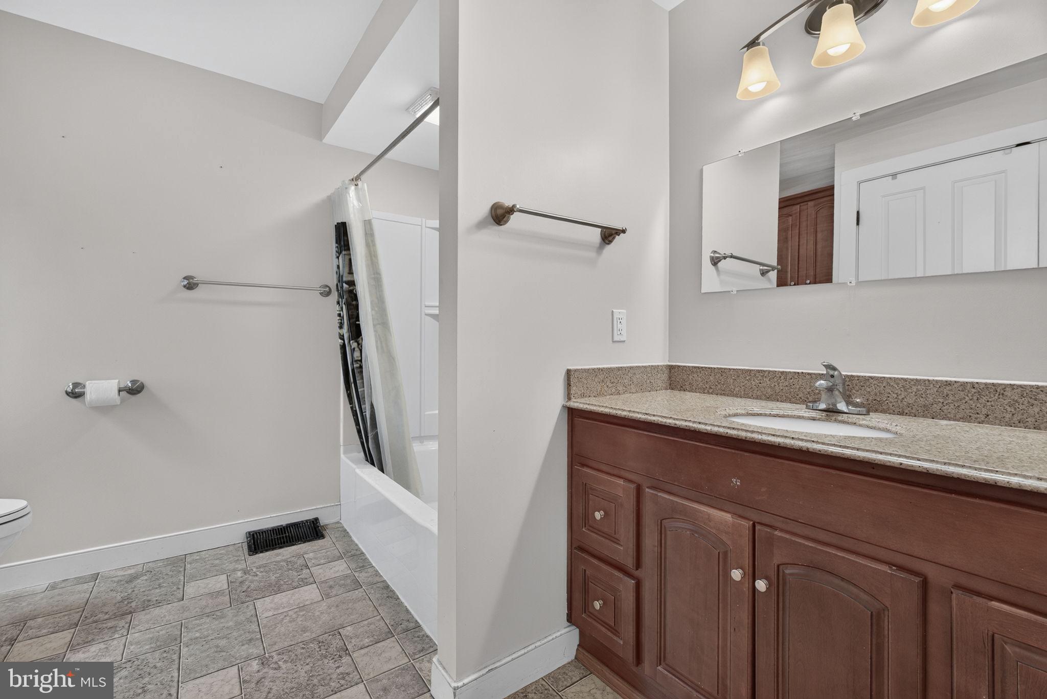 990 Maple Street Lititz, PA 17543 - Photo 18 of 37