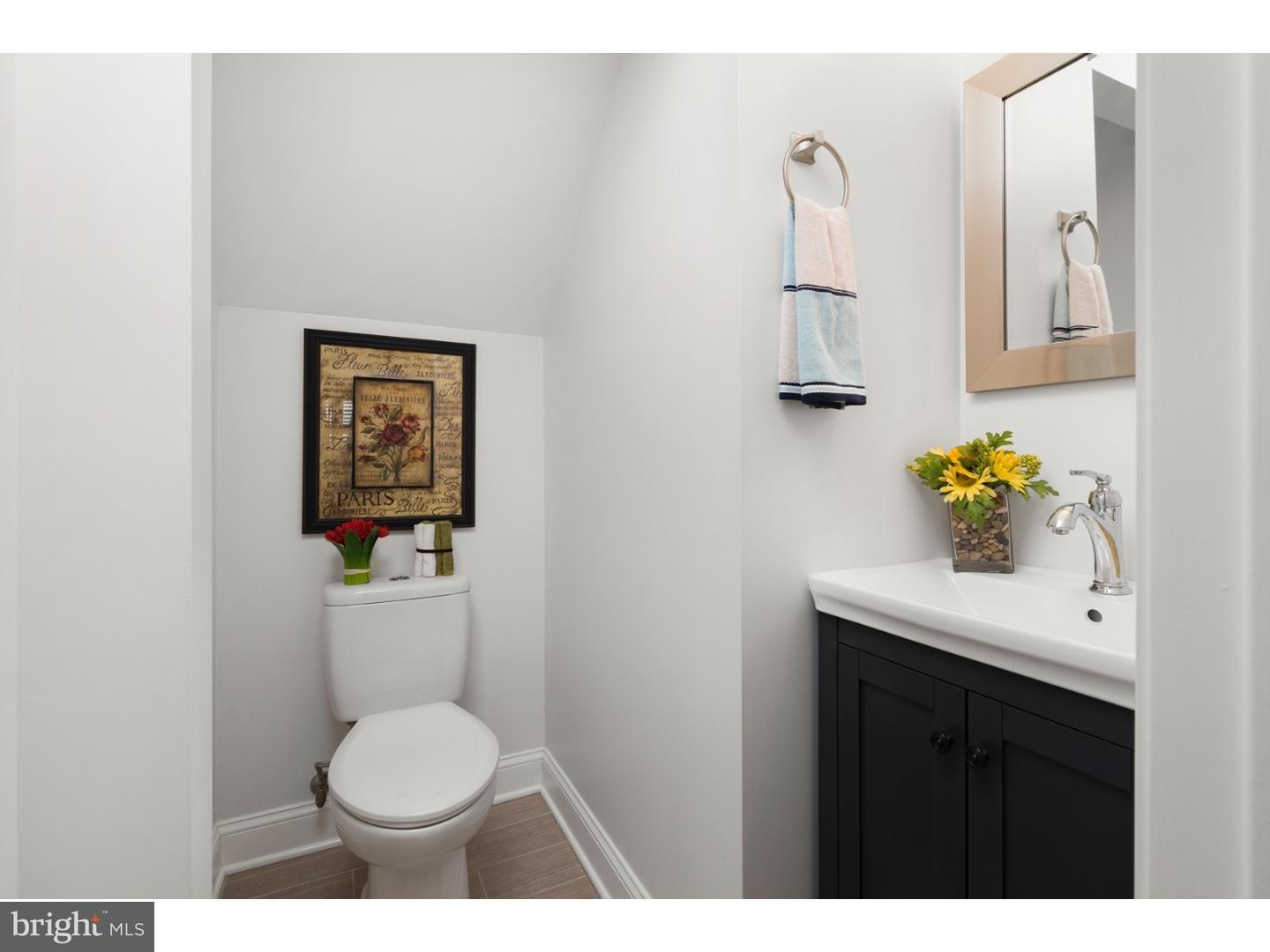 410 Mercer Street Hamilton, NJ 08690 - Photo 14 of 25 Half Bath