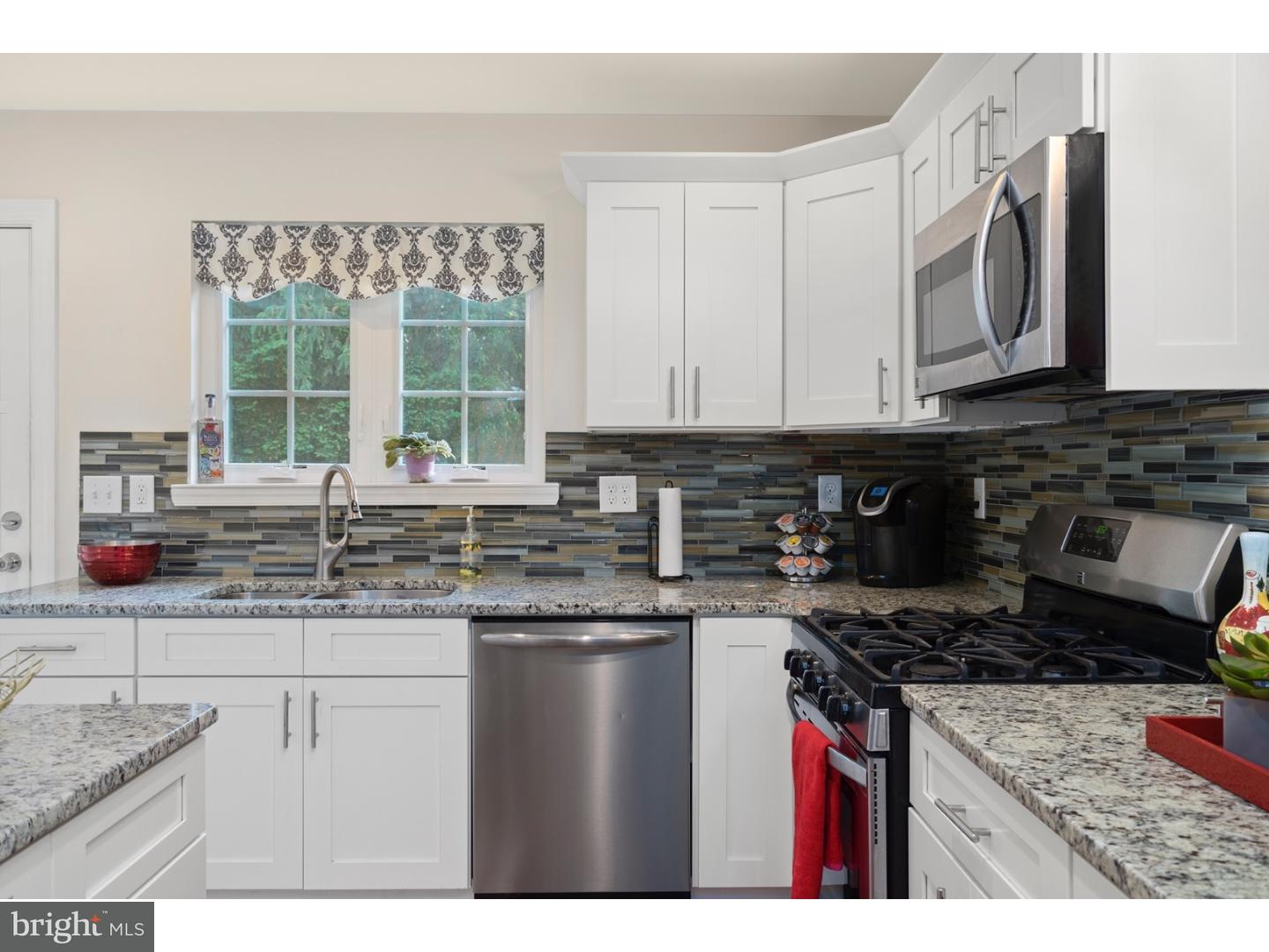 410 Mercer Street Hamilton, NJ 08690 - Photo 8 of 25 Kitchen