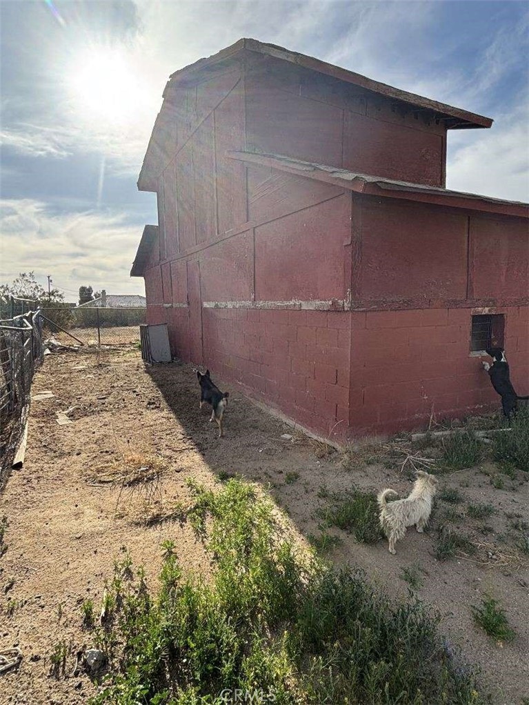 15032 Birch Street Hesperia, CA 92345 - Photo 21 of 21 a backyard of a house