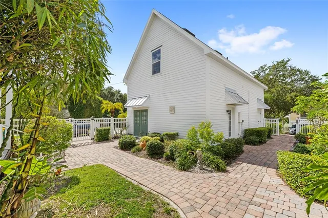 $1,675,000 | 442 East 3rd Avenue, Mount Dora, FL 32757