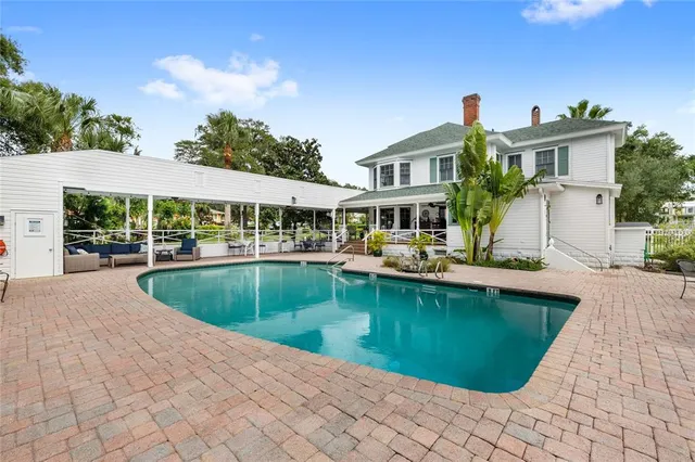 $1,675,000 | 442 East 3rd Avenue, Mount Dora, FL 32757
