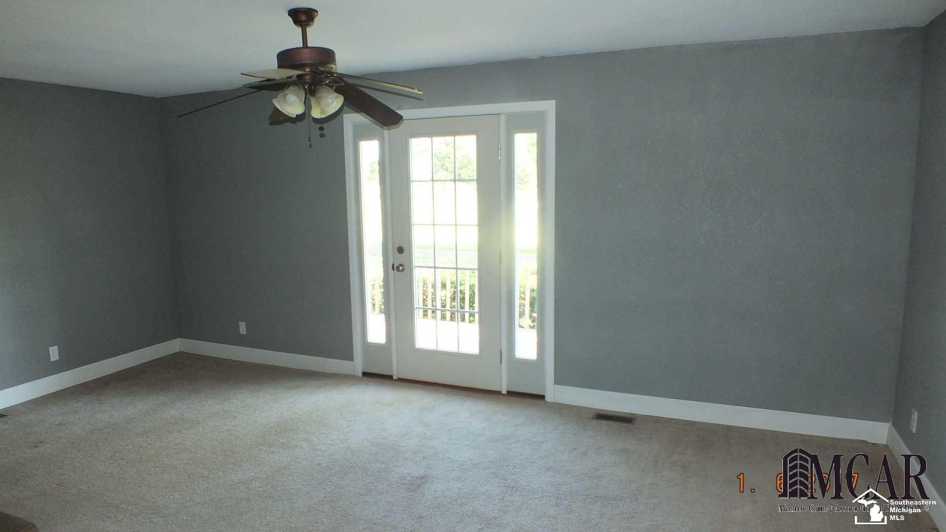 13751 South Custer Road Dundee, MI 48131 - Photo 17 of 26 Family Rm opens to deck
