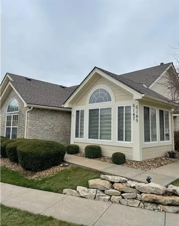 $330,000 | 6147 Northeast Kensington Drive, Unit 26B, Lee's Summit, MO 64064