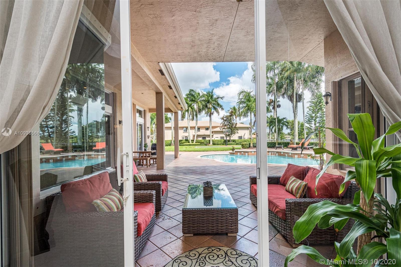 10477 Laurel Road Davie, FL 33328 - Photo 11 of 35 Florida living at it's finest...