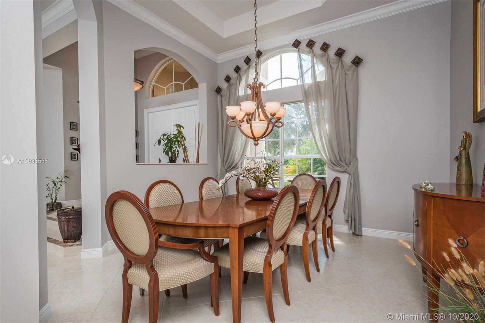 10477 Laurel Road Davie, FL 33328 - Photo 13 of 35 Spacious dining room