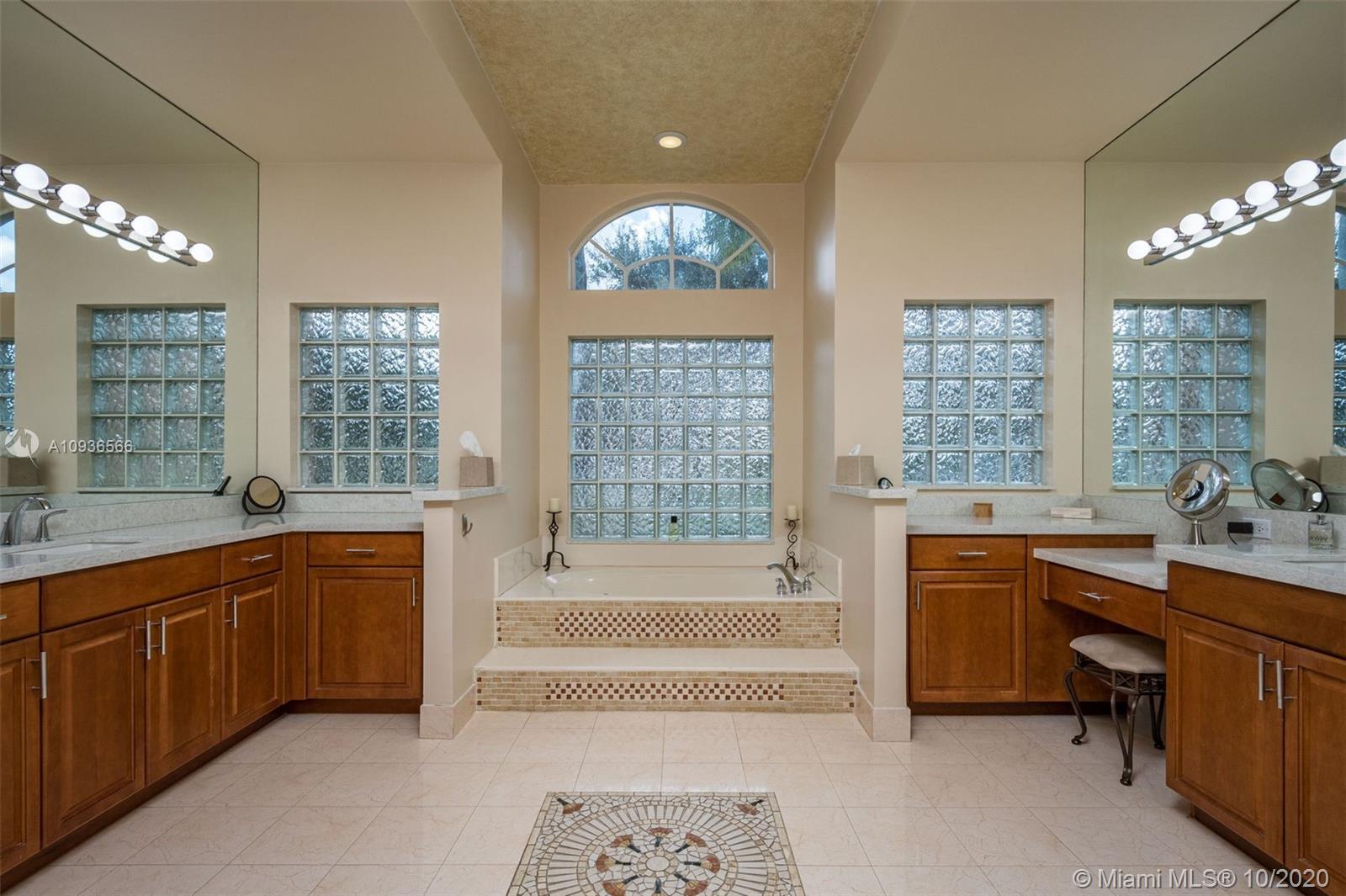 10477 Laurel Road Davie, FL 33328 - Photo 25 of 35 Bathroom suite...