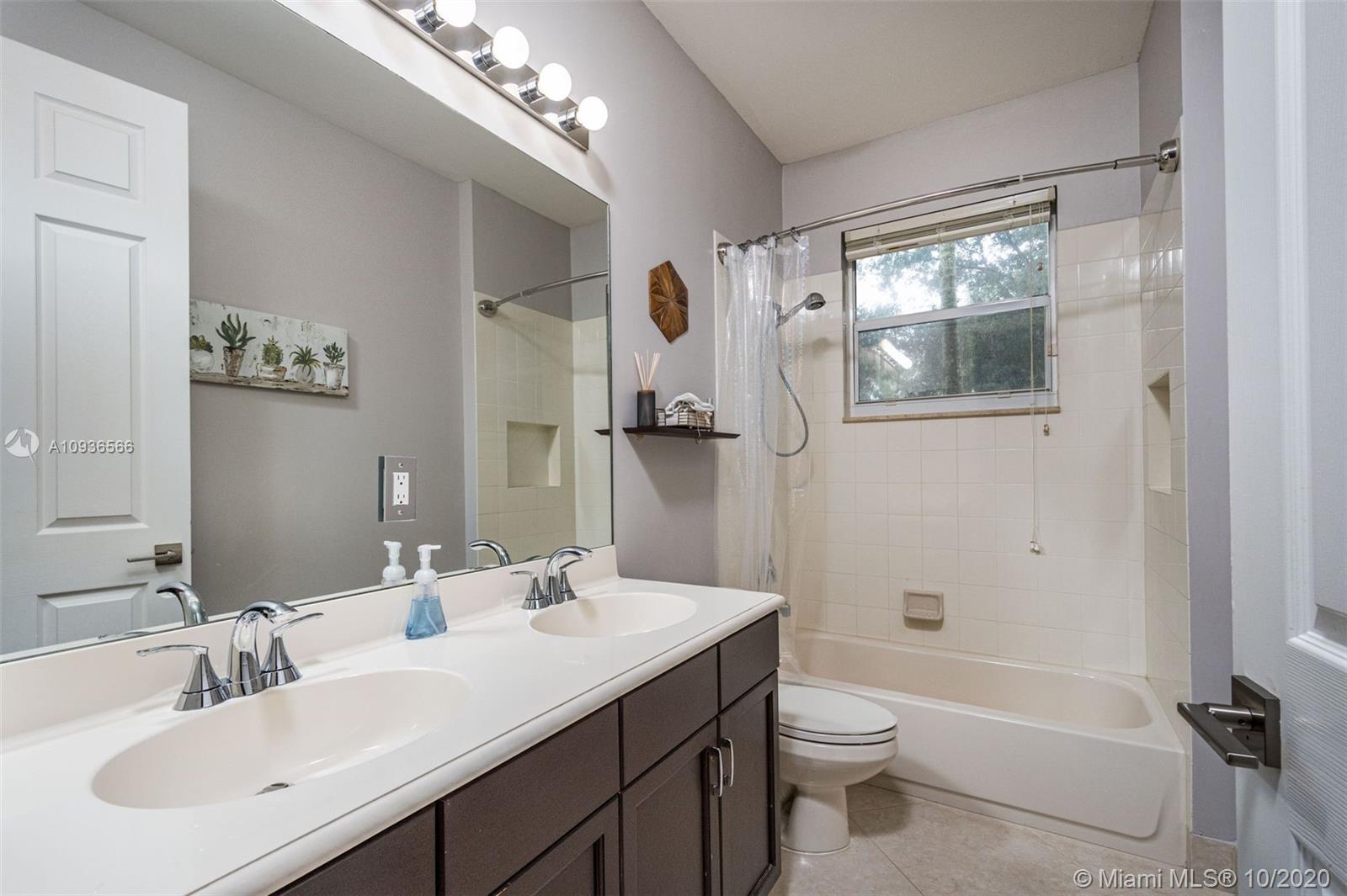 10477 Laurel Road Davie, FL 33328 - Photo 28 of 35 Bathroom #2
