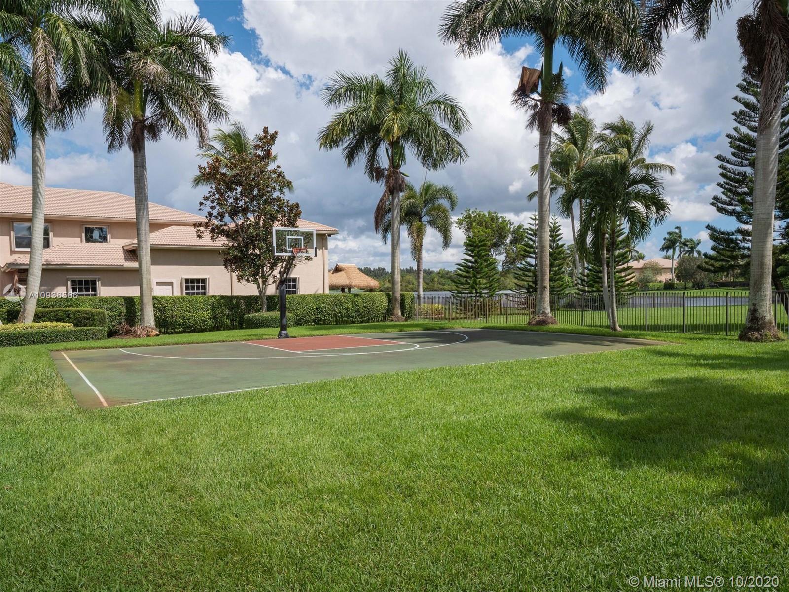 10477 Laurel Road Davie, FL 33328 - Photo 34 of 35 Basketball court....