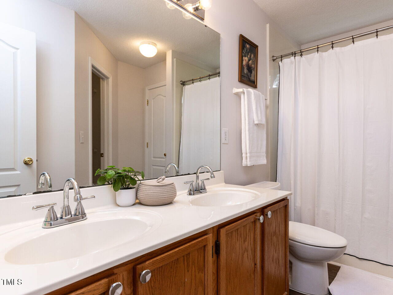 9113 Erinsbrook Drive Raleigh, NC 27617 - Photo 19 of 31 023-1280x960-primary-bathroom
