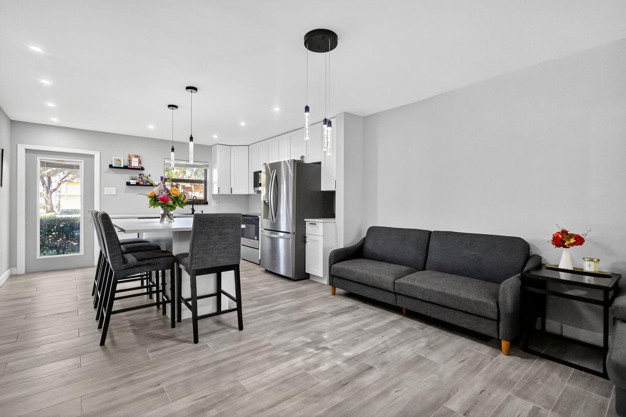 275 Gate Road, Unit 117 Hollywood, FL 33024 - Photo 11 of 52 Kitchen / Living Room
