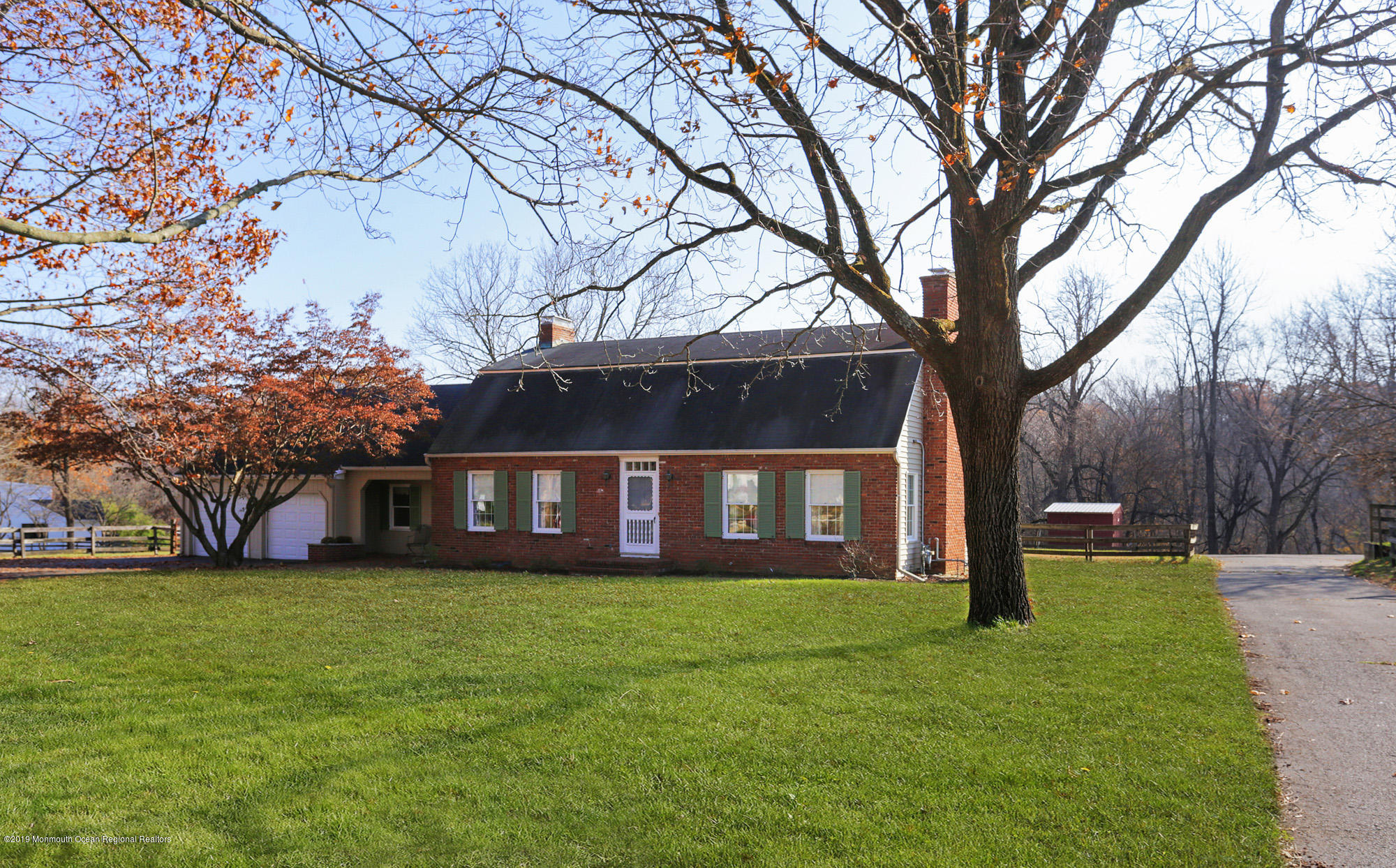 a view of a house with a yard