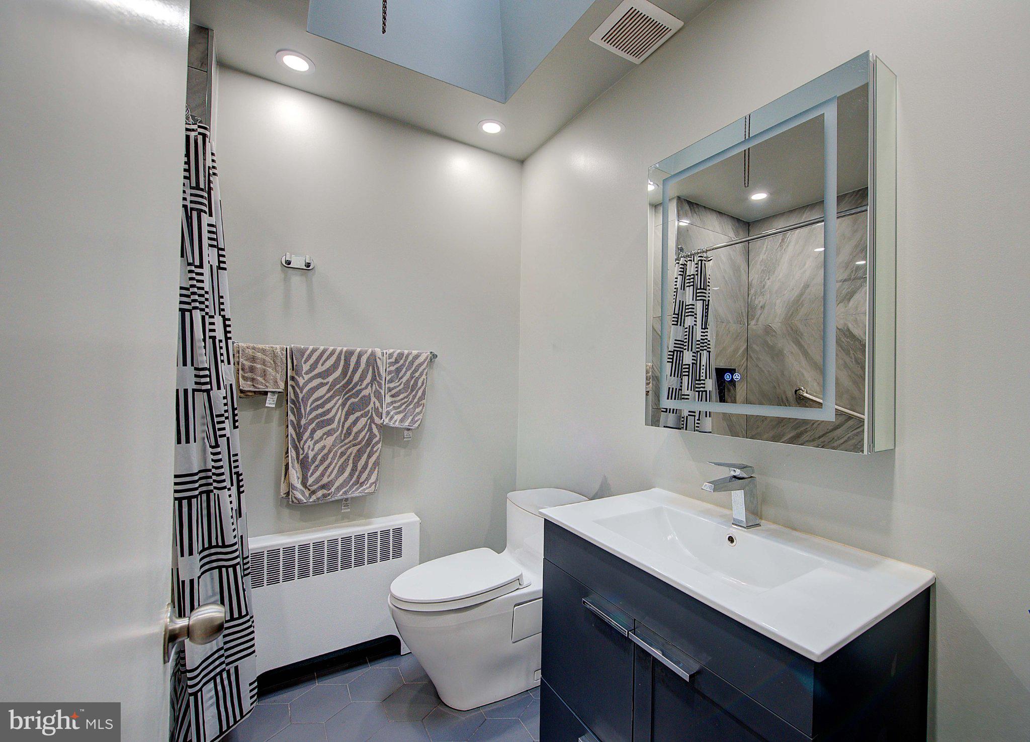 834 Vernon Road Philadelphia, PA 19119 - Photo 19 of 41 Hall bath