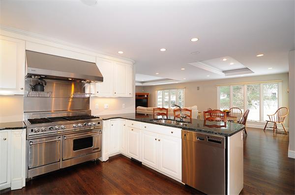 2 Sagamore Road Wellesley, MA 02481 - Photo 3 of 20