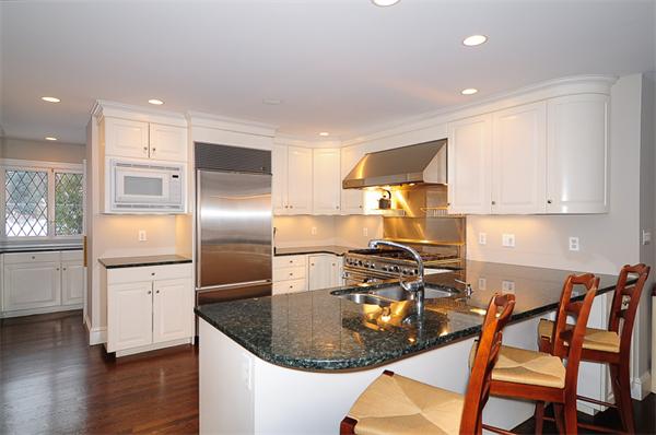 2 Sagamore Road Wellesley, MA 02481 - Photo 4 of 20