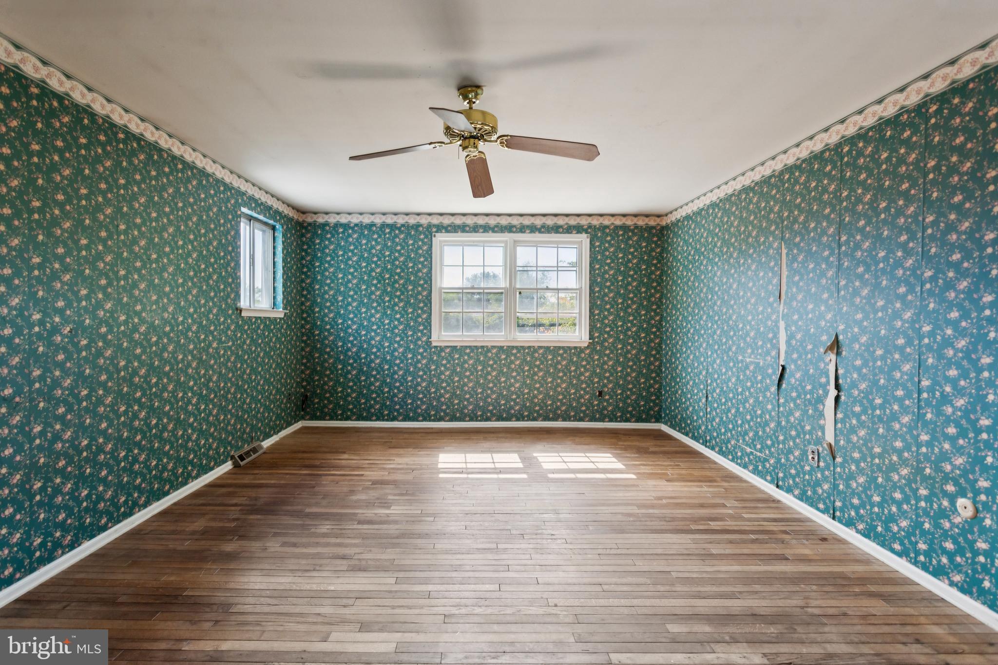2674 Anthony Drive Colmar, PA 18915 - Photo 20 of 46 Charming room with vintage floral wallpaper.