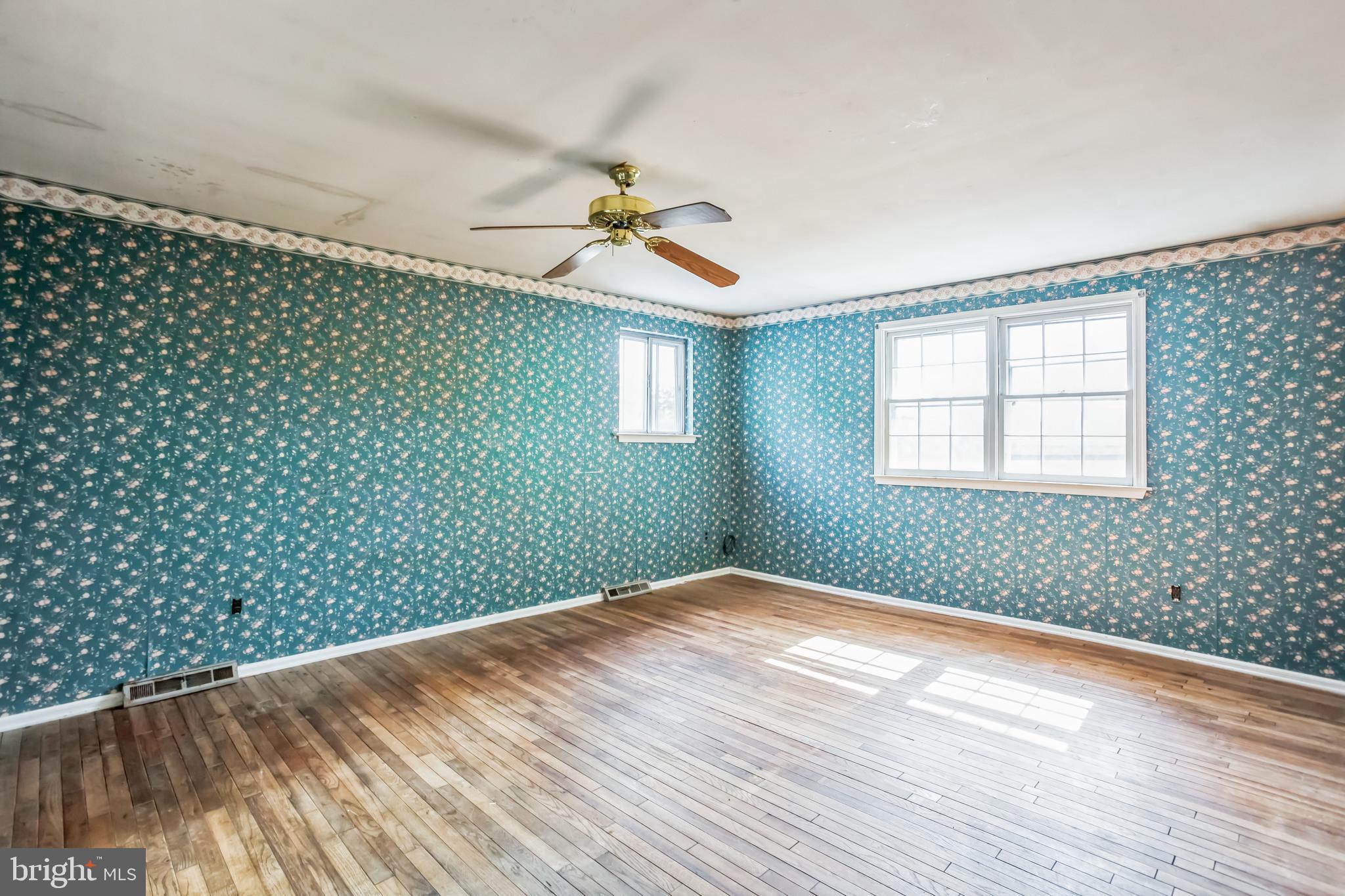 2674 Anthony Drive Colmar, PA 18915 - Photo 37 of 46 Charming space with vintage floral wallpaper.