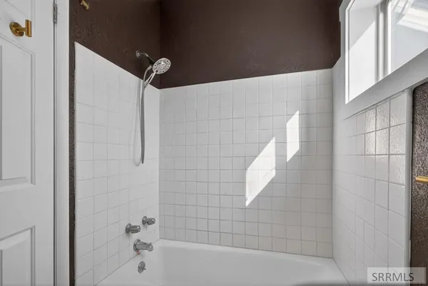 $250,000 | 221 Madison Street, American Falls, ID 83211