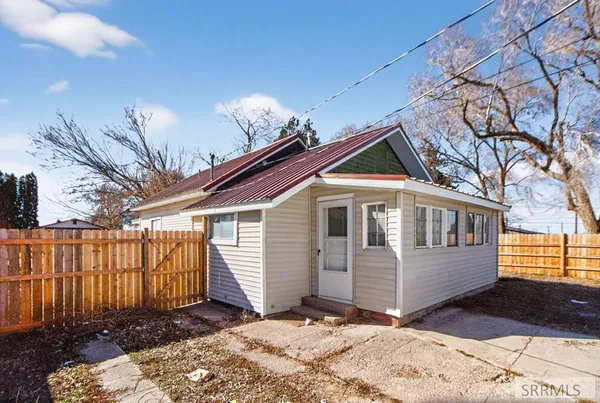 $250,000 | 221 Madison Street, American Falls, ID 83211