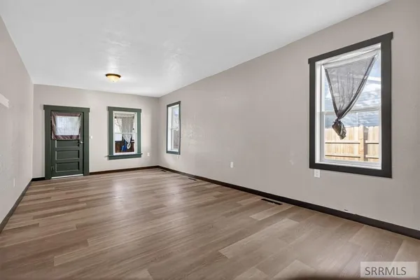 $250,000 | 221 Madison Street, American Falls, ID 83211