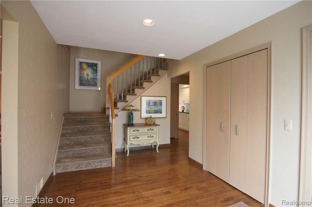 30215 High Valley Road Farmington Hills, MI 48331 - Photo 6 of 30