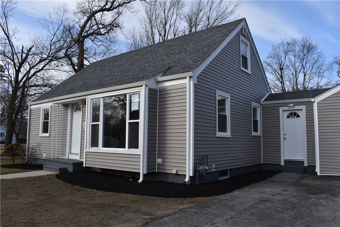 77 Strawberry Field Road Warwick, RI 02886 - Photo 3 of 25