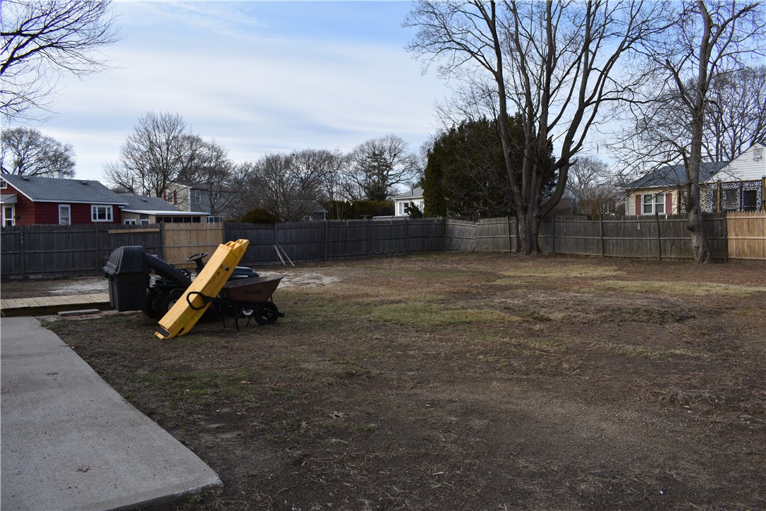 77 Strawberry Field Road Warwick, RI 02886 - Photo 4 of 25