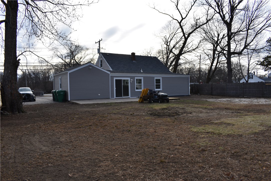 77 Strawberry Field Road Warwick, RI 02886 - Photo 5 of 25