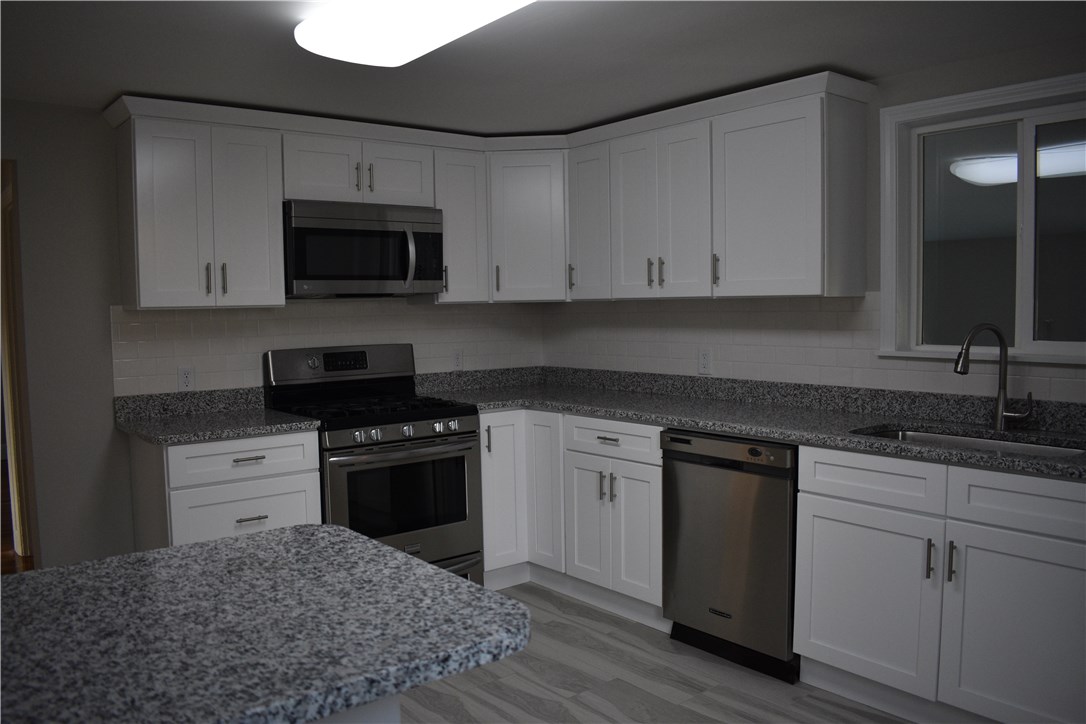 77 Strawberry Field Road Warwick, RI 02886 - Photo 6 of 25