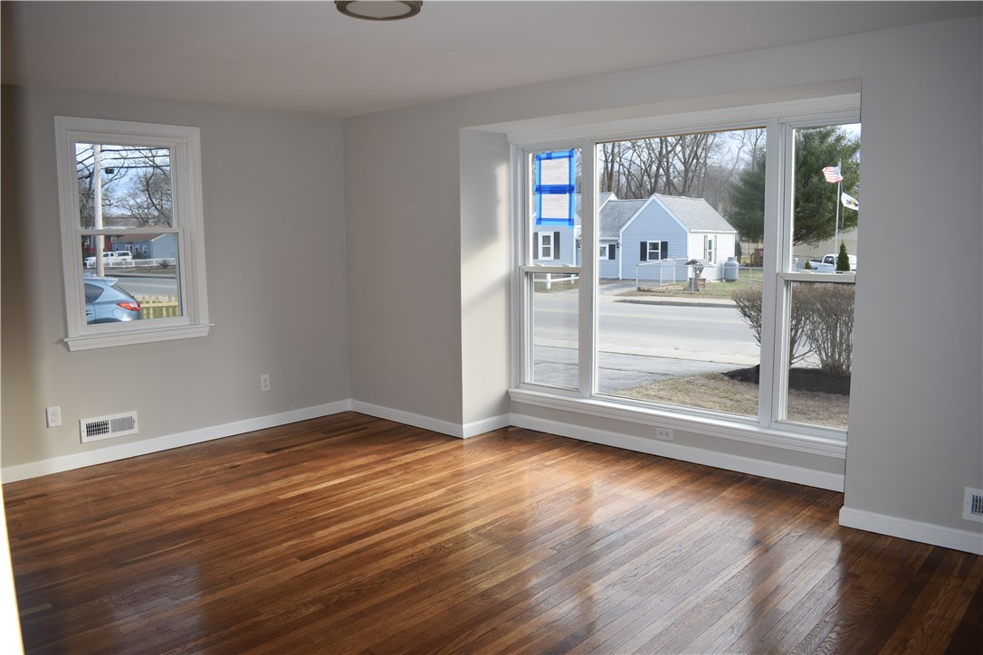 77 Strawberry Field Road Warwick, RI 02886 - Photo 8 of 25