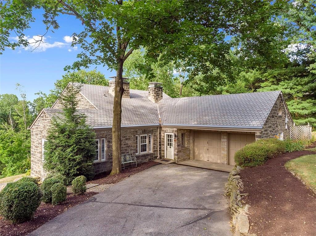 17 Standish Road Carnegie, PA 15106 - Photo 1 of 25 Gallery Image 1