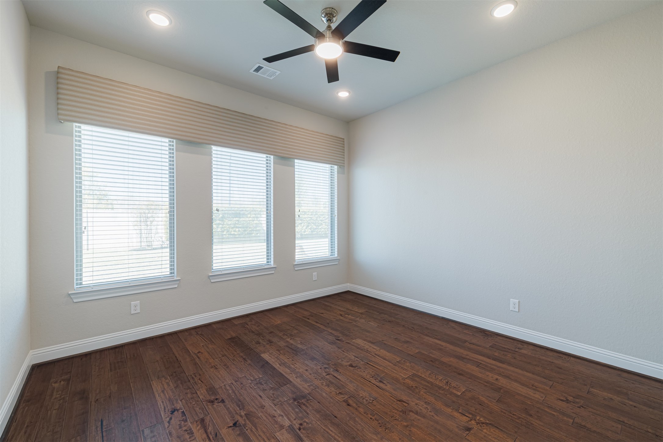 18731 Spellman Ridge Drive Tomball, TX 77377 - Photo 25 of 50 A private study is tucked just off the breakfast room.