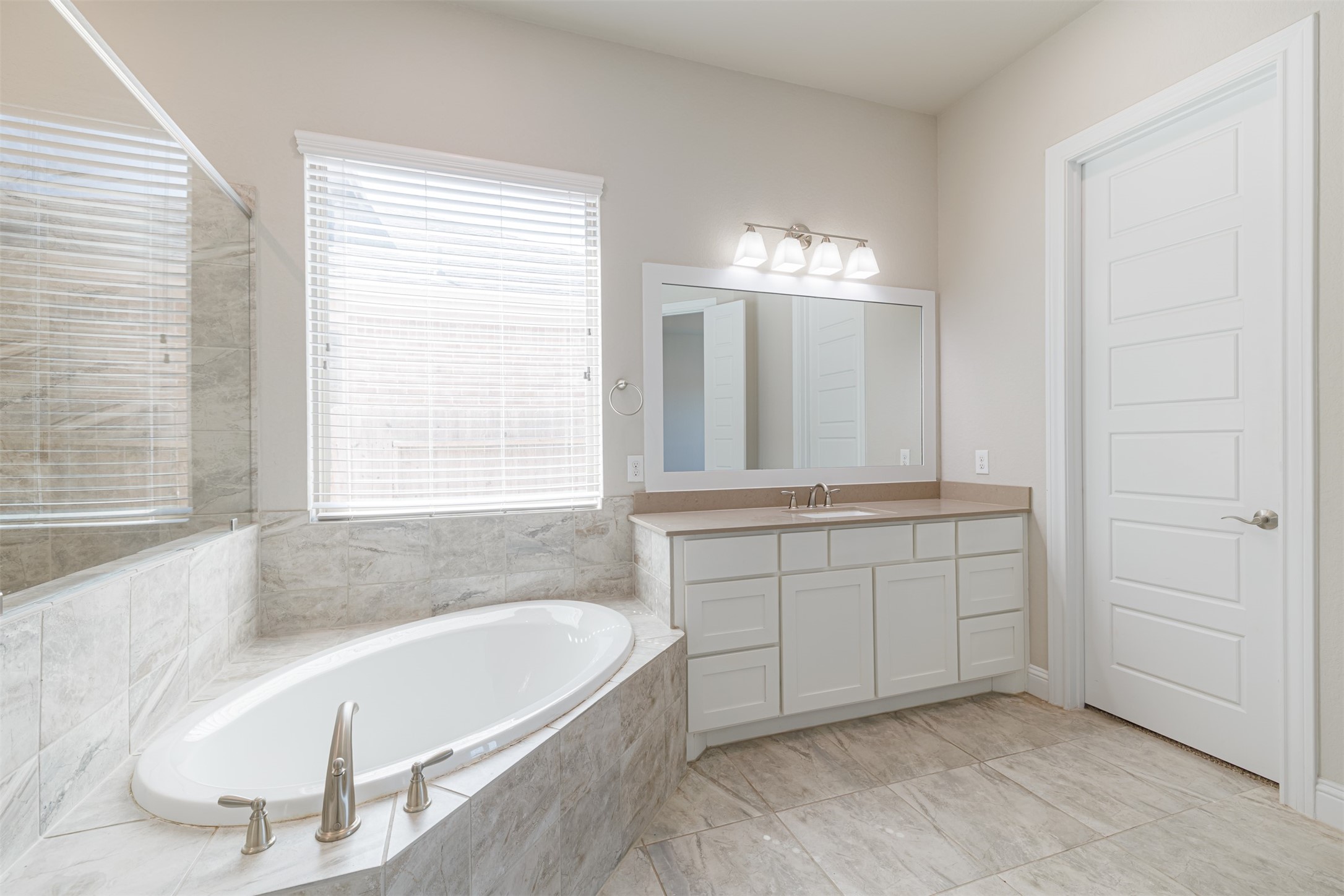 18731 Spellman Ridge Drive Tomball, TX 77377 - Photo 30 of 50 Primary ensuite bath.