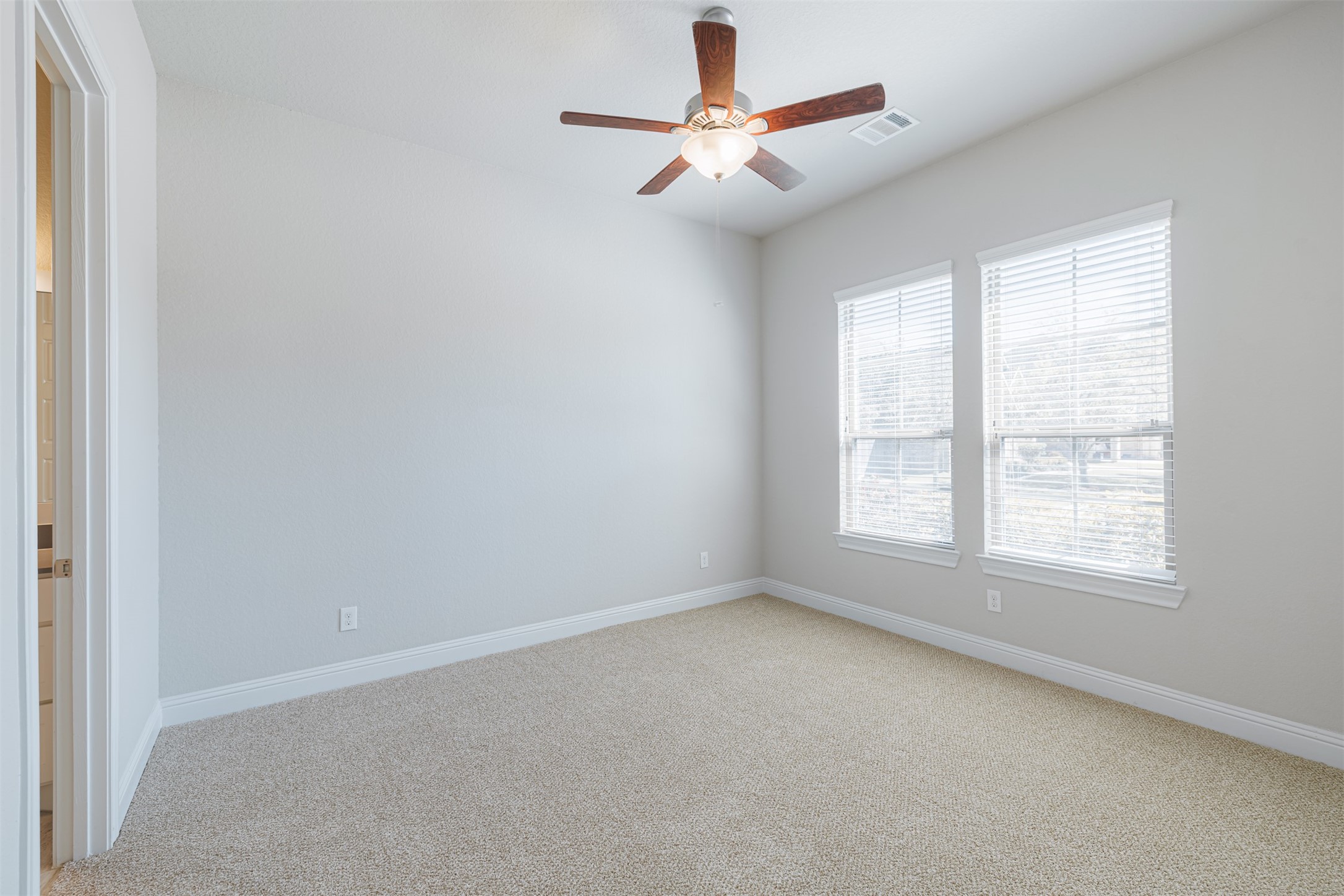 18731 Spellman Ridge Drive Tomball, TX 77377 - Photo 7 of 50 Secondary bedroom with en-suite bath is located downstairs, ideal for guests.