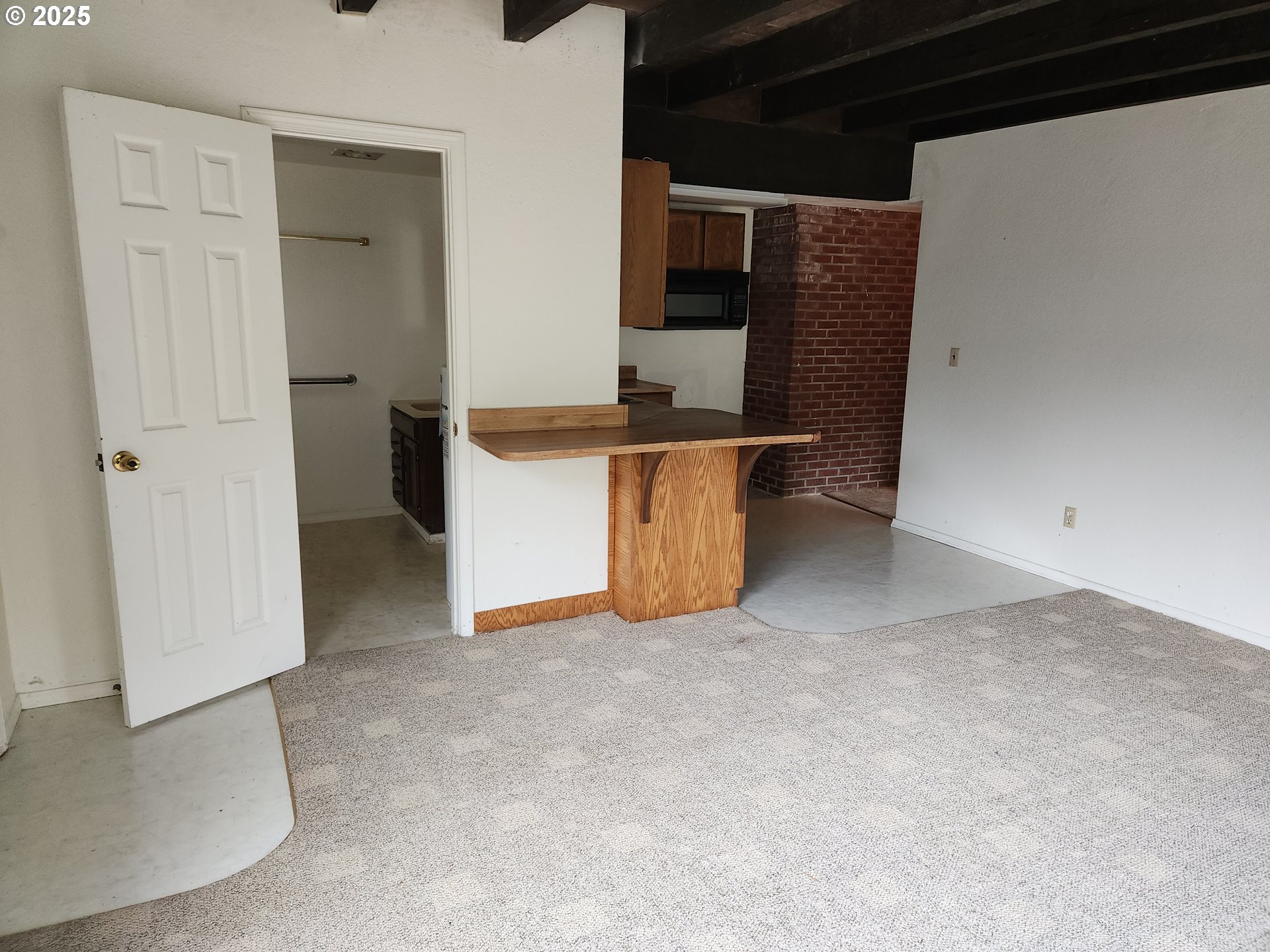 81029 Lost Creek Road Dexter, OR 97431 - Photo 29 of 46 a view of cabinets and chair