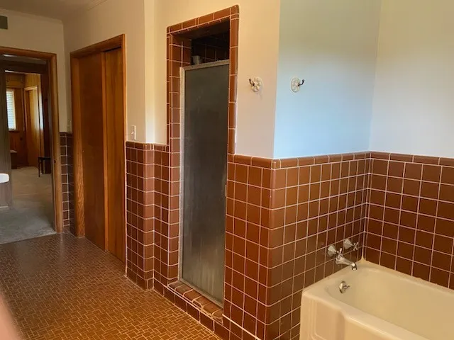 a bathroom with a bathtub