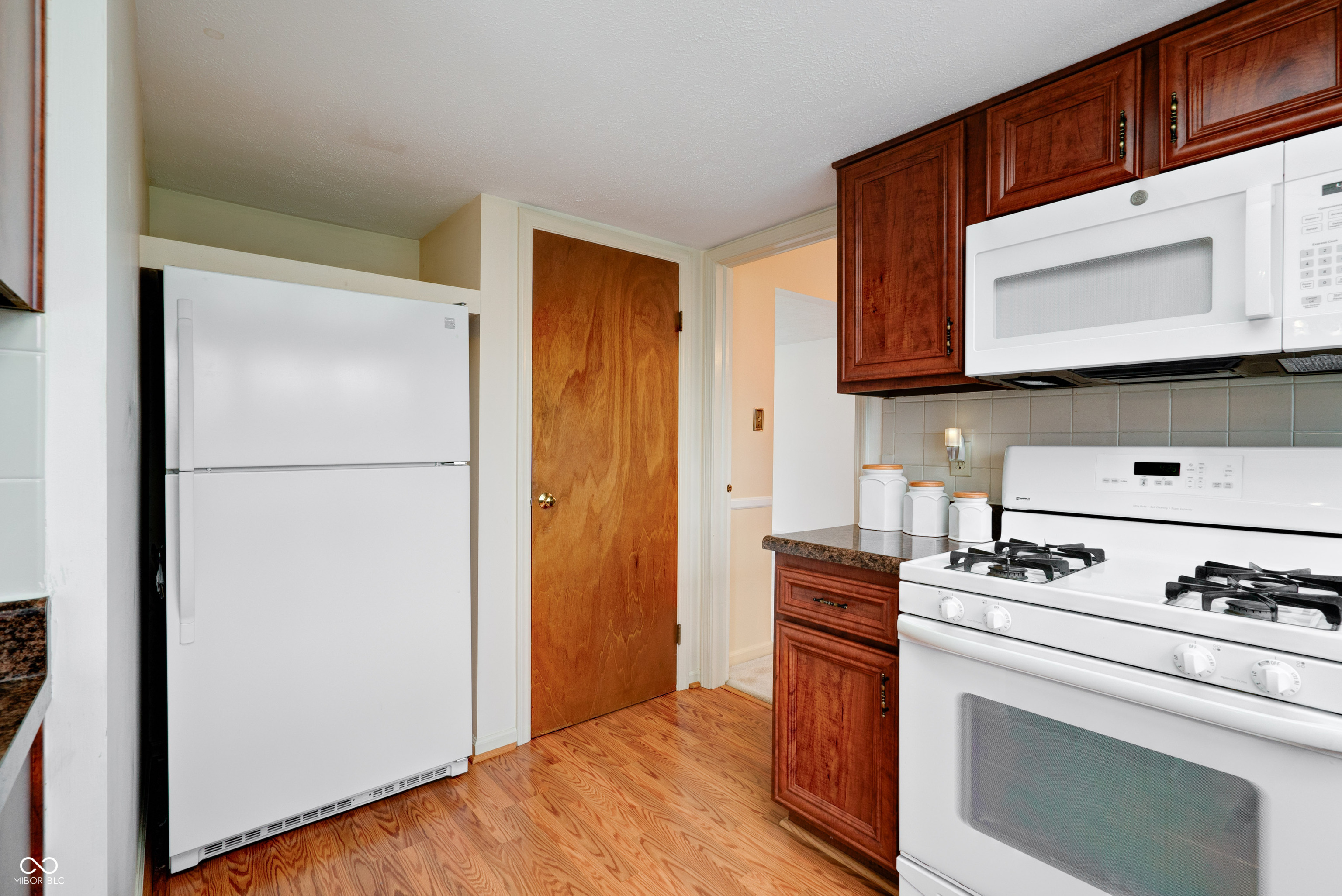8151 Taunton Road Indianapolis, IN 46260 - Photo 11 of 37 Gallery Image 11