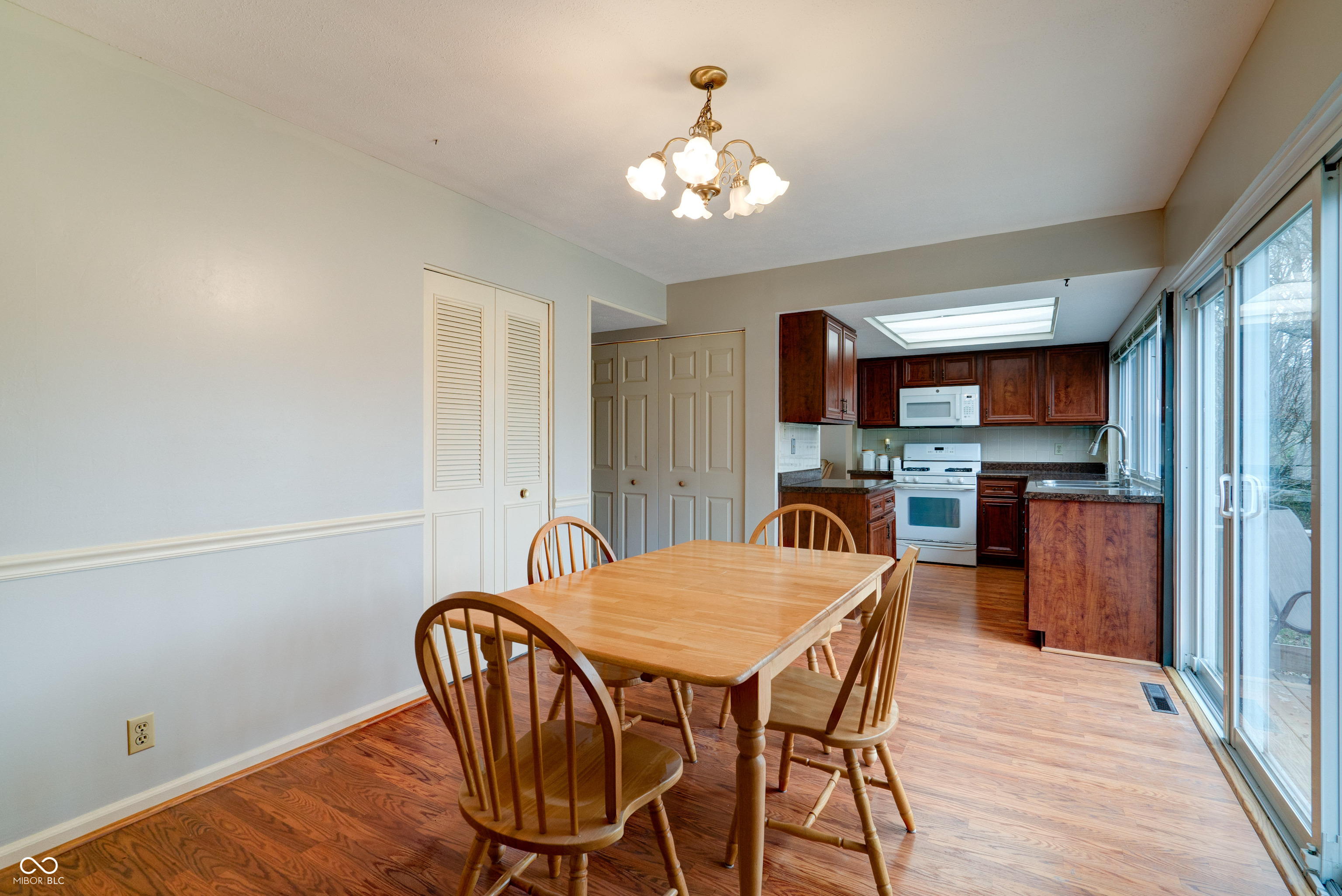 8151 Taunton Road Indianapolis, IN 46260 - Photo 12 of 37 Gallery Image 12