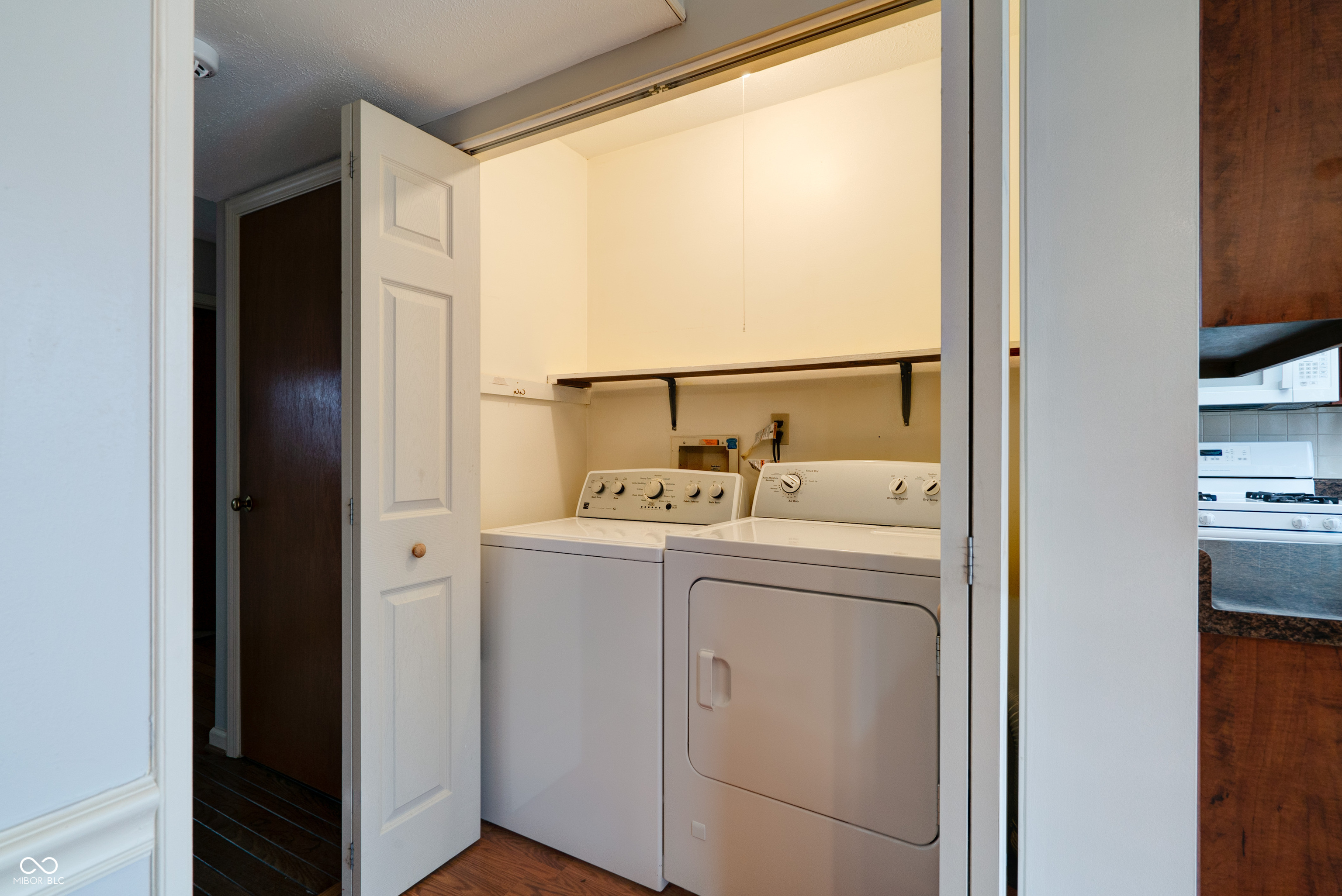 8151 Taunton Road Indianapolis, IN 46260 - Photo 14 of 37 Gallery Image 14