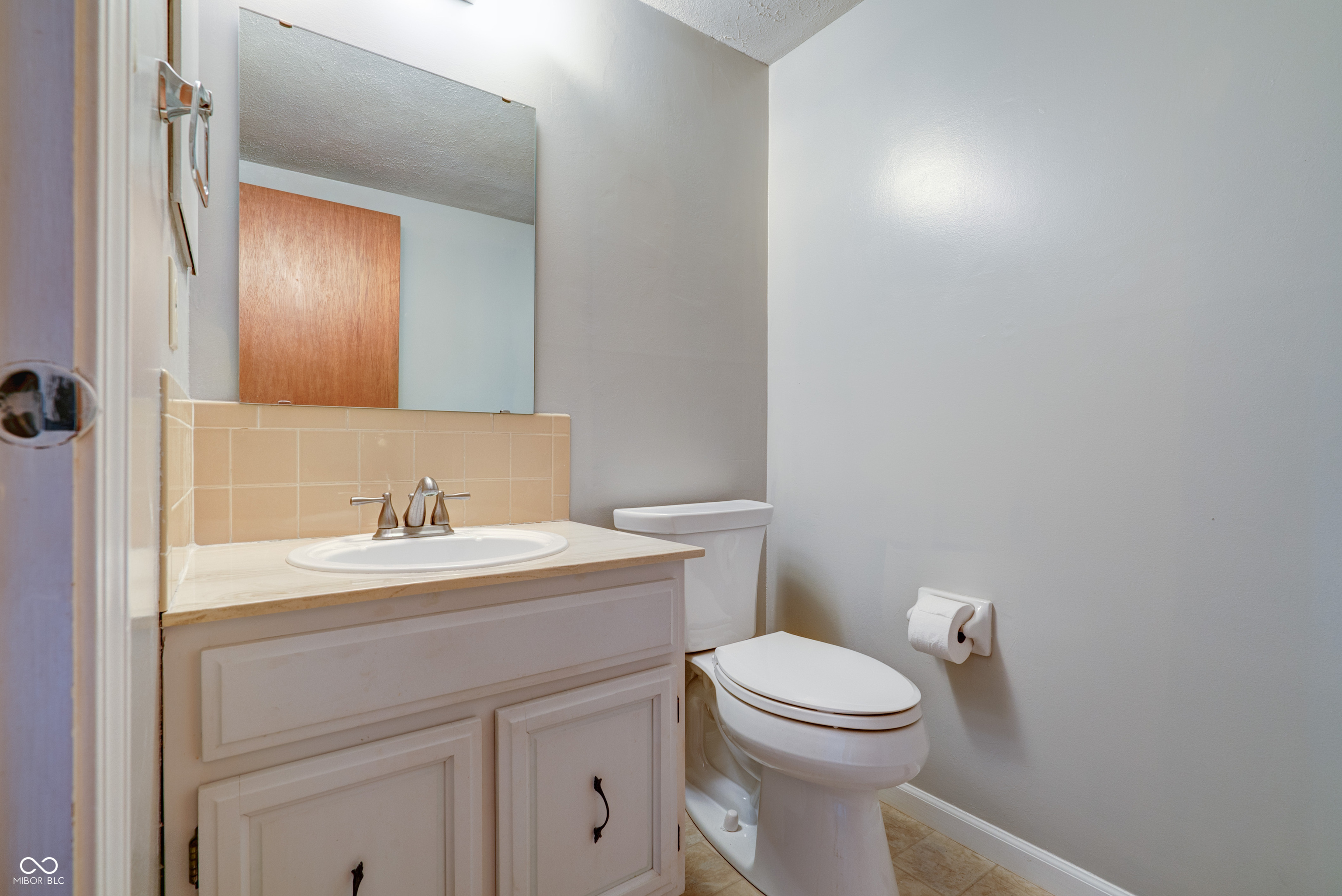 8151 Taunton Road Indianapolis, IN 46260 - Photo 15 of 37 Gallery Image 15