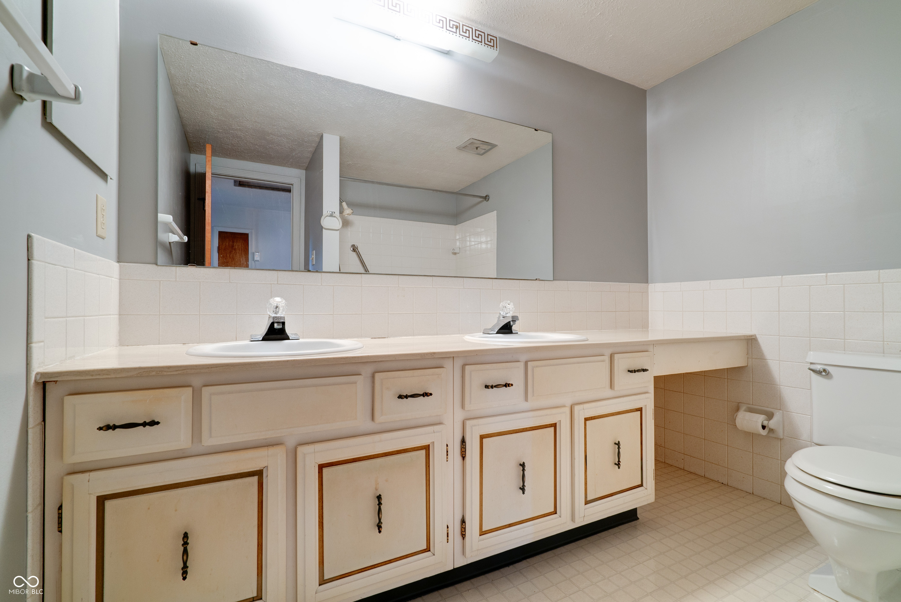 8151 Taunton Road Indianapolis, IN 46260 - Photo 22 of 37 Gallery Image 22