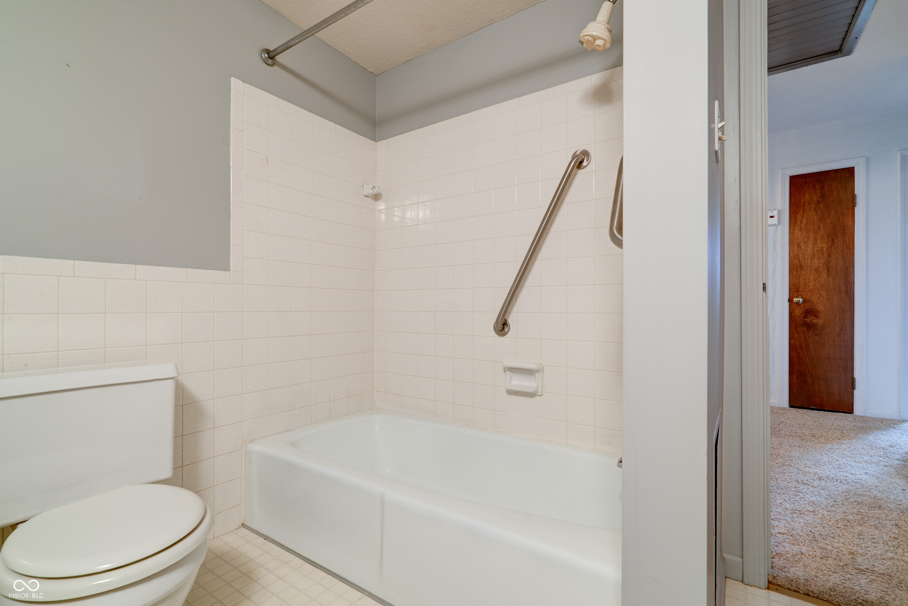 8151 Taunton Road Indianapolis, IN 46260 - Photo 23 of 37 Gallery Image 23