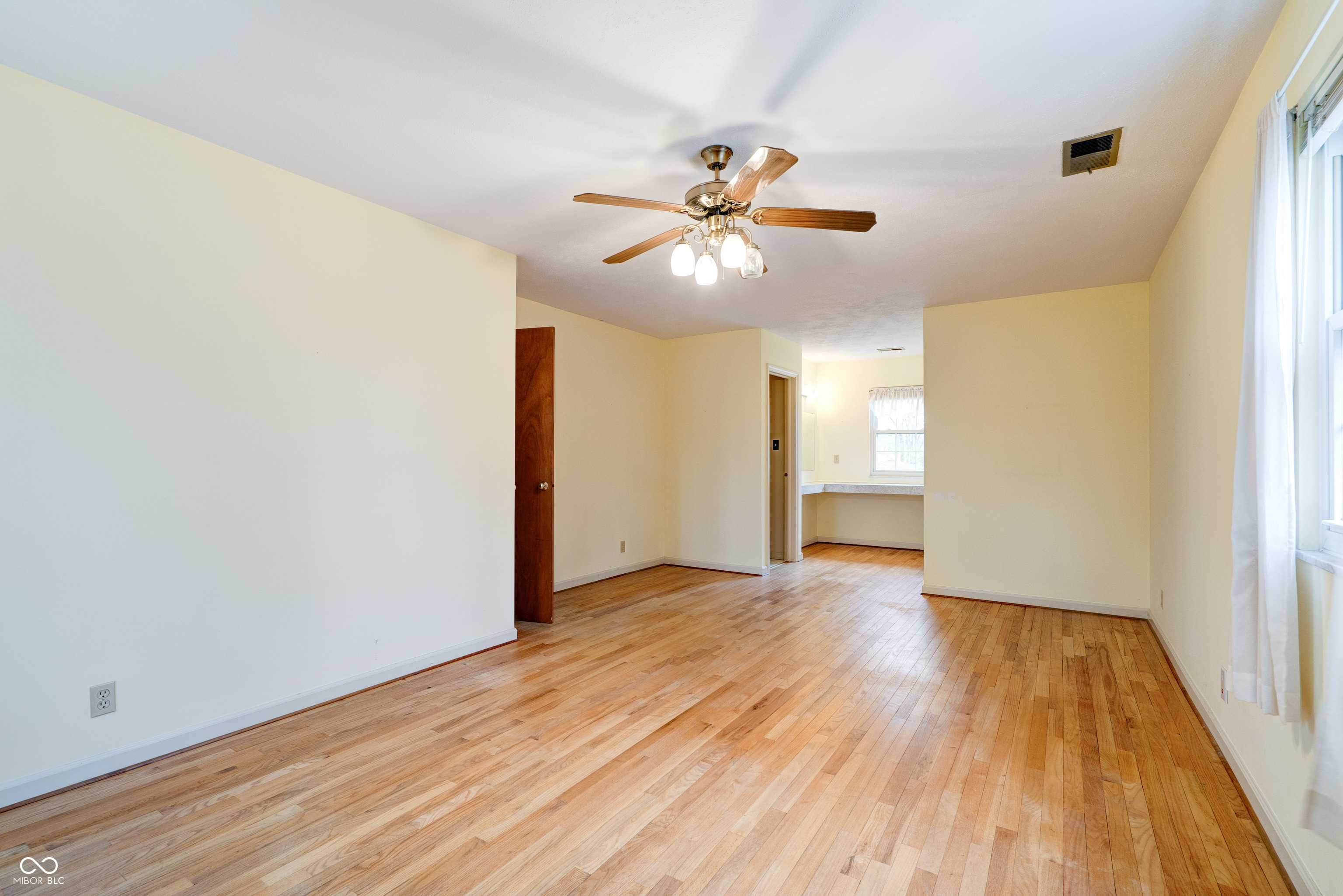 8151 Taunton Road Indianapolis, IN 46260 - Photo 25 of 37 Gallery Image 25
