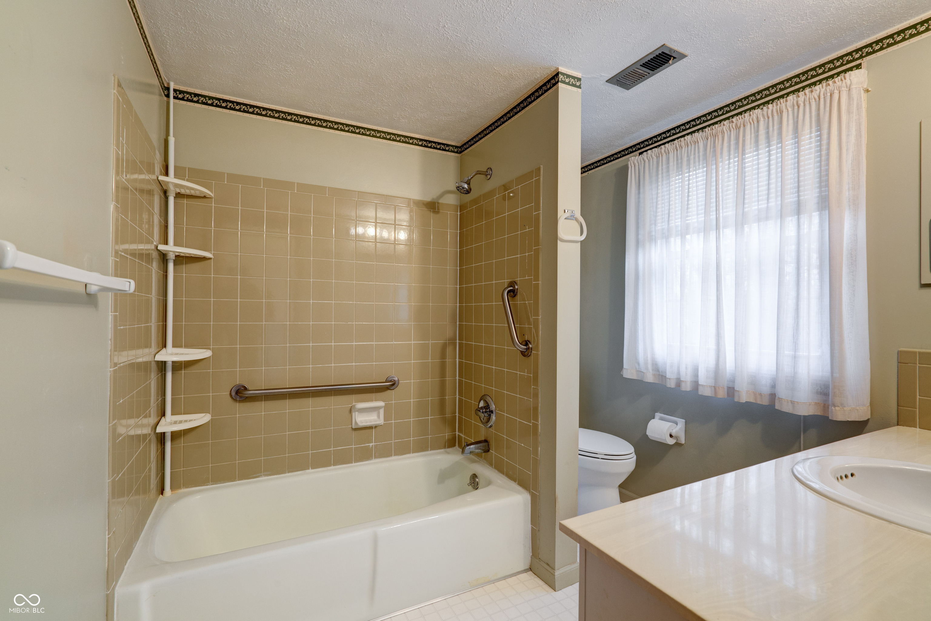 8151 Taunton Road Indianapolis, IN 46260 - Photo 29 of 37 Gallery Image 29